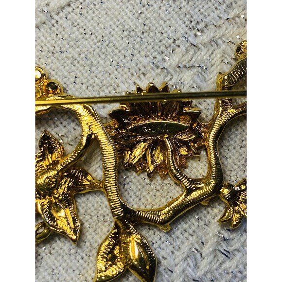 Vintage Avon Brooch Enamel Butterfly Pearl Dangle Gold Tone Bee Flowers 4119 - Picture 3 of 9